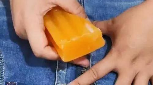 肥皂只用来洗衣服真是太浪费了，它的3个隐藏妙用，学到就是赚到