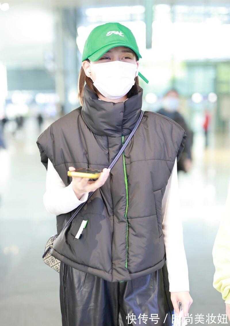 臃肿感|羽绒马甲怎么穿更洋气?学豪门千金何超莲搭配阔腿裤,时髦又减龄