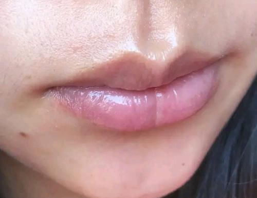 女人|这4个坏习惯，会让女生的嘴唇越来越丑！你也有的话，尽量改掉吧