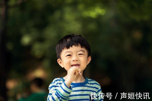 孩子|从小不被允许吃零食的孩子,长大真的会更健康宝妈直言很后悔