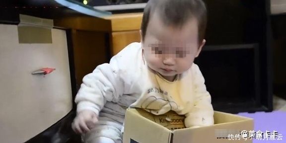 1岁萌娃的睡功了得，妈妈叫醒后，被萌娃的反应笑喷了
