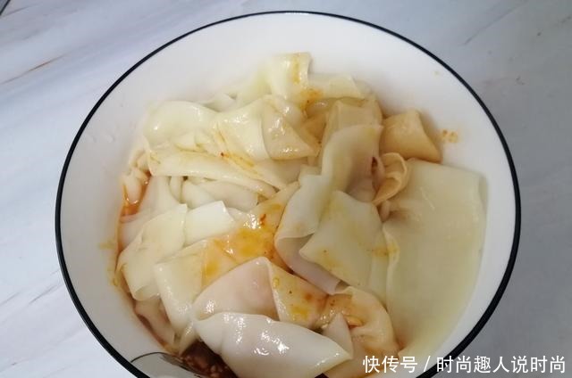 喜欢|冬天就喜欢这早餐,不和面不揉面,五分钟出锅,每次都得吃2碗