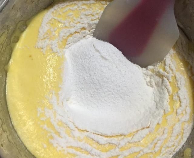 新手也能做的蛋糕,只需4种常见用料,蛋清蛋黄不用分离,特别香