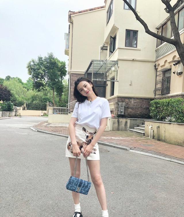 大长腿|儿童卡通动画:沃尔夫被一群牙齿嘲笑,想要逃离这个地方