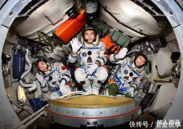 神州七号 航天英雄景海鹏从一贫如洗到3登太空,如今的他过得怎样