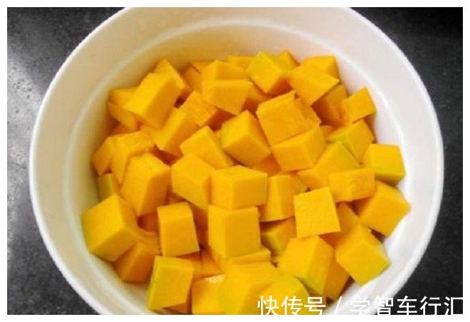 南瓜|妈妈做了几十年的饼，金黄的表皮和软糯的口感，让我跟着她一起做