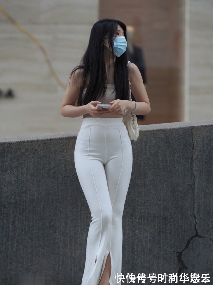 白色 微胖姑娘穿“白色”还这么迷人,到底是施了啥魔法?