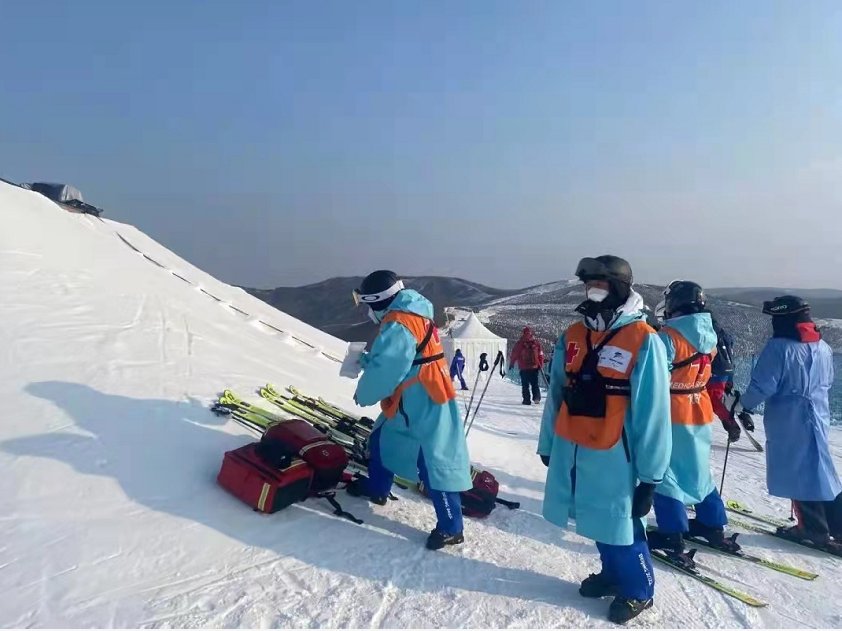 滑雪|冬奥时间丨驰骋冰雪赛场，书写别样人生 ——揭秘中国第一代滑雪医生