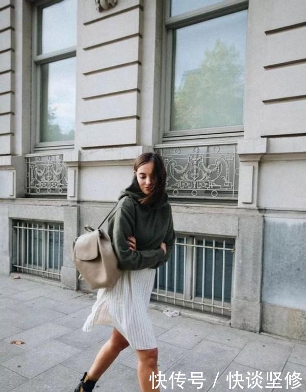 这才是早春流行的穿搭:“卫衣+半身裙” , 显高显瘦又不拖沓