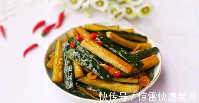 家常秘制腌黄瓜,做法简单,鲜香美味嘎嘣脆!