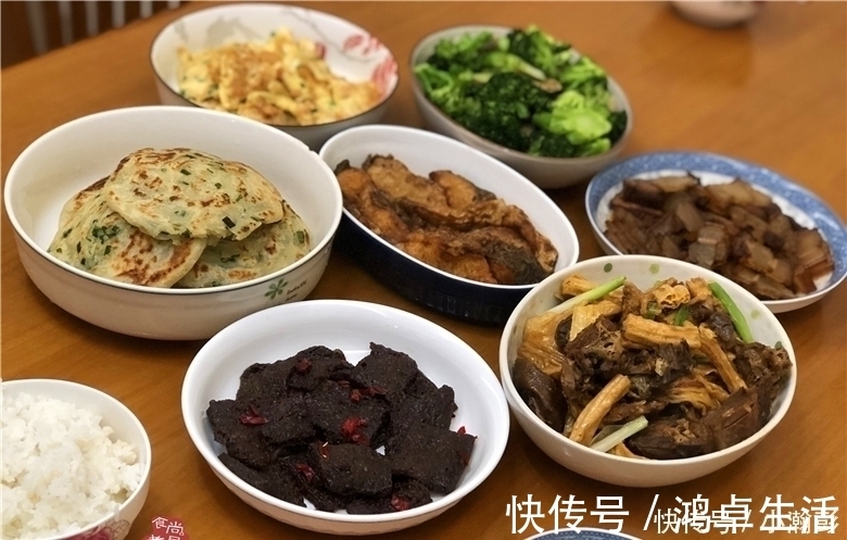 葱油饼|周日在亲戚家聚餐,亲戚做了六款客家菜,大家吃得尽兴又满足