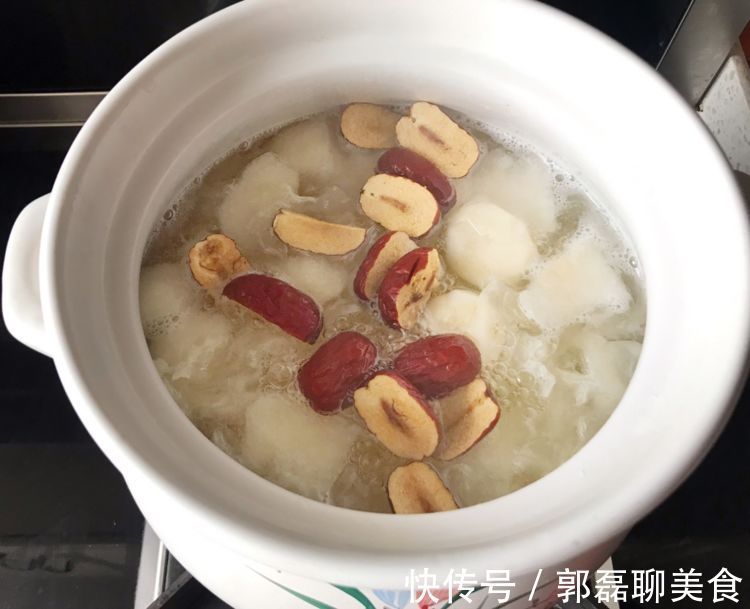 养肝|雪梨银耳汤,润肺去燥养肝健脾,女人常喝滋润又养颜