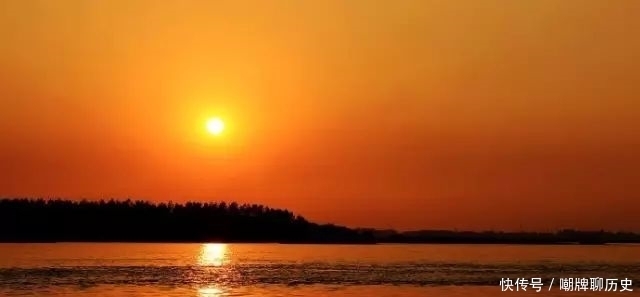 明月照|烟雨夜读 流年逐水去,明月照人来