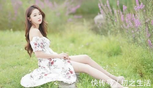 高级感 美女模特：身材妙曼的小姐姐，印花开叉连衣裙，尽显魅力十足