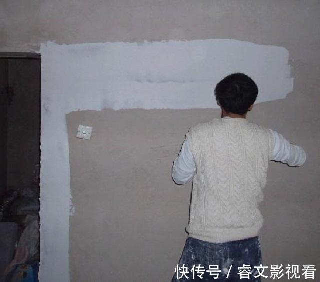 液态状|刮完腻子为啥还要刷乳胶漆?师傅这么说我才明白