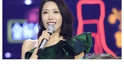 憑一首歌唱哭父母,靠《好聲音》爆火的“農(nóng)村美女教師”哪去了