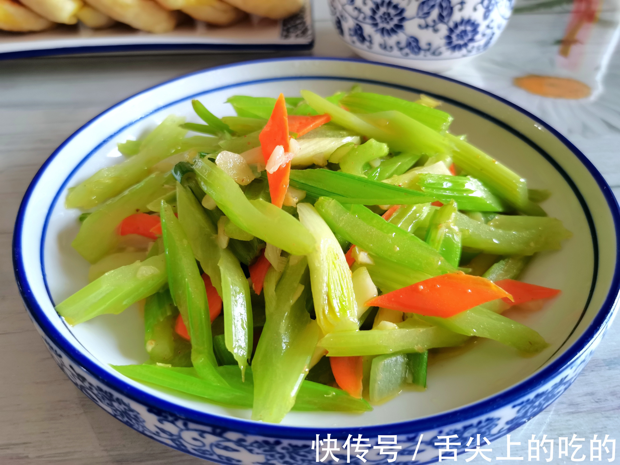 秋葵|夏天必备的小凉菜,2分钟学会10道菜的做法,下班后随手拌一盘