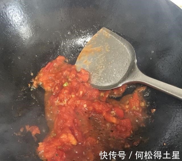 秋葵|酸爽可口的西红柿疙瘩汤在家做,口感筋道,营养丰富还好吃!