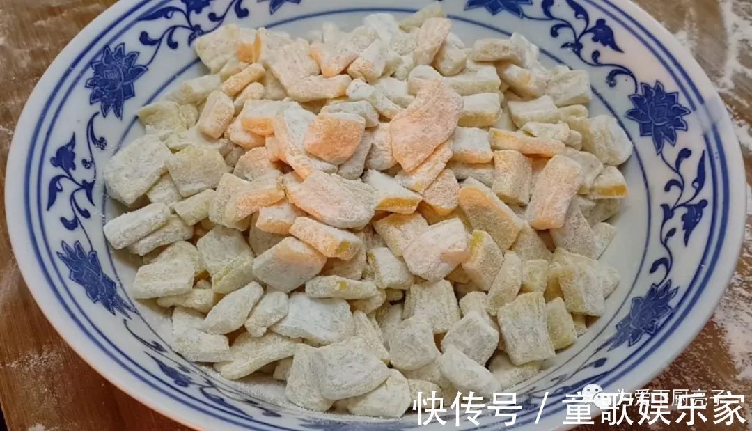 5个鸡蛋,1斤面粉,锅里一炒,做出创意小零食,比蛋糕好吃十倍