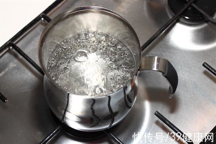 水位|长期喝电热水壶烧的水，对身体有影响吗？提醒：有3点要注意