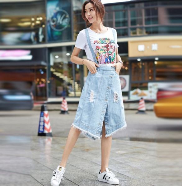 美女|街拍:当下美女穿着真是时尚,第四个气质像明星一样