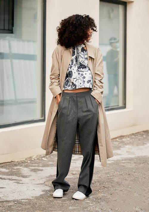 今春穿什么颜色好看？最显高级的“杏色＋墨灰”配色，错过很遗憾