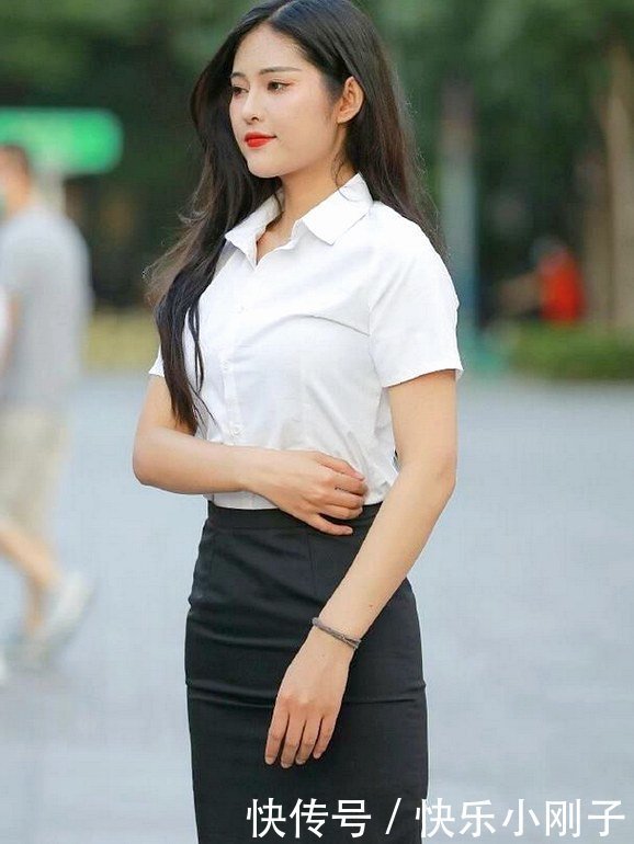 “时尚学院风”,既秀身材又有风情,要是我女朋友就好了