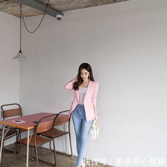 粉红|女神孙允珠粉红休闲西装搭配牛仔裤,妩媚又休闲