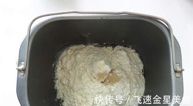 小方块|入秋了，早餐点心这么做，暄松柔软，一咬满口香，老少都爱吃！