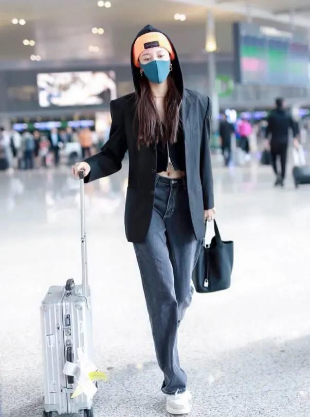 豆角|放弃小脚裤吧,今年流行的是“豆角裤”,时髦显瘦,怎么穿都好看