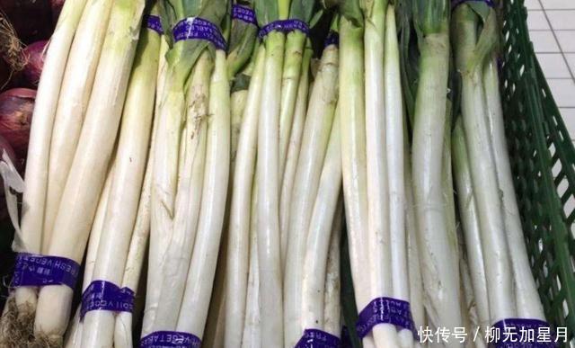 吃不完的大葱容易干瘪发黄,教你3个保存技巧,放一冬都新鲜味足