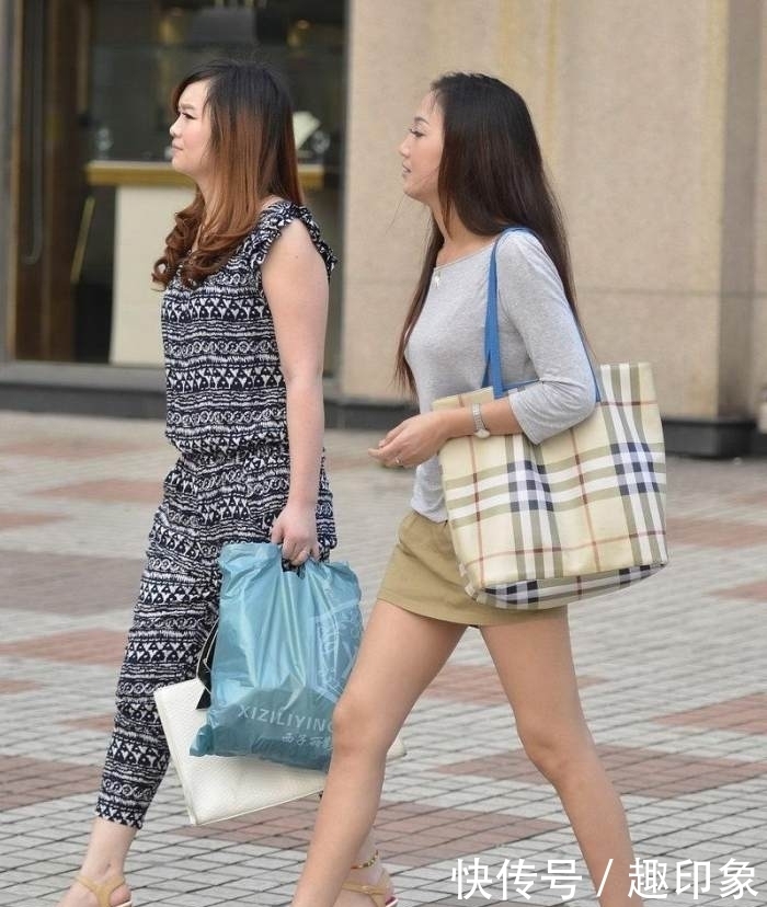 美丽|街拍美女:紧身短裤小姐姐你的美丽,羡煞了多少旁人