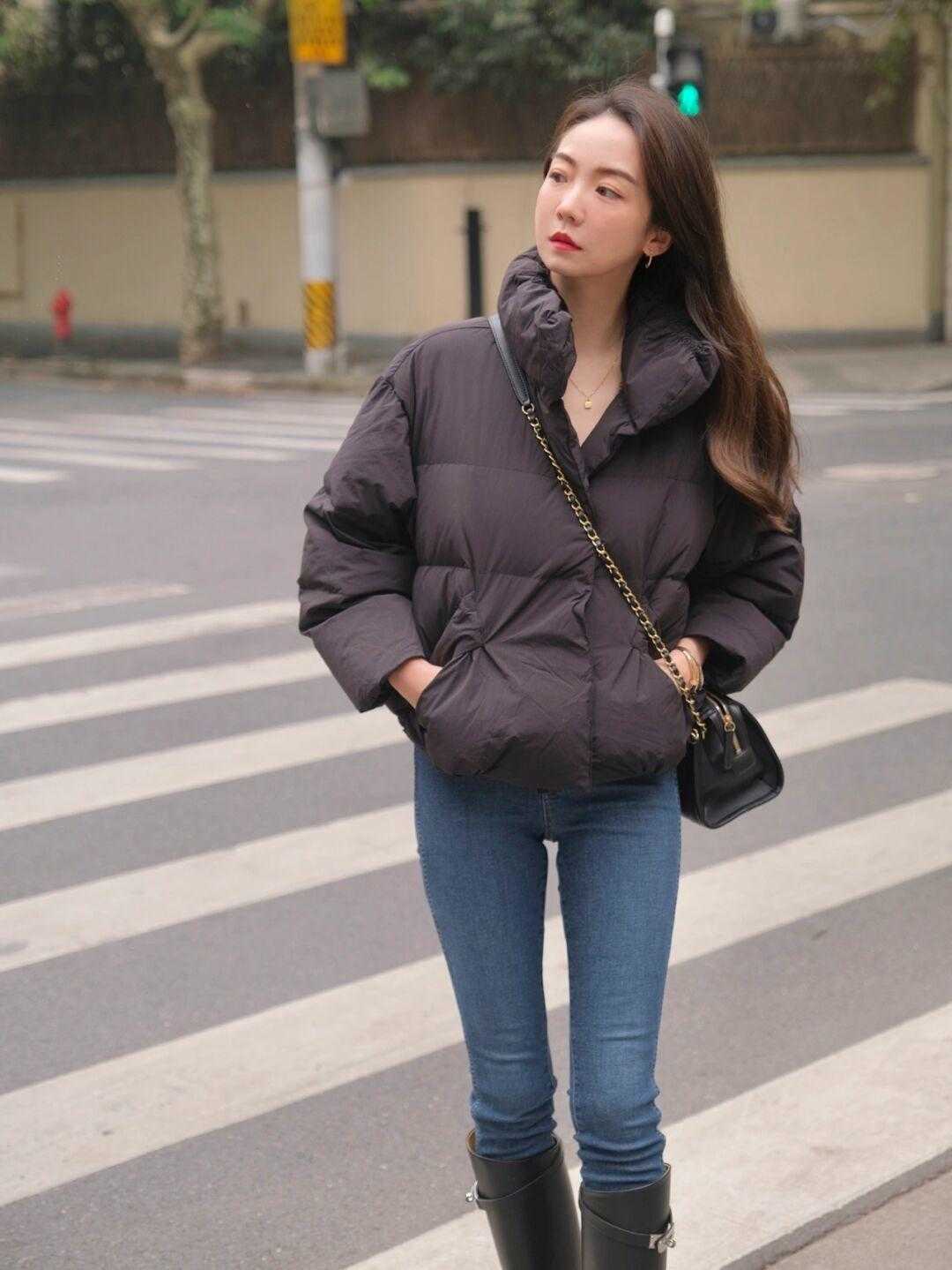 羽绒服|又被“黑色羽绒服”惊艳到,款式简单却很显气质,你有了吗?
