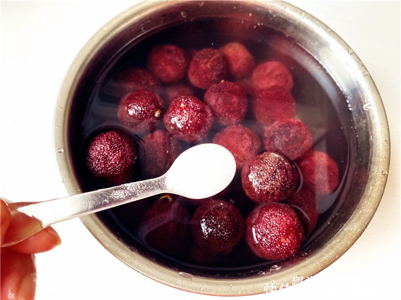 美味|自制杨梅酱,做法简单,酸酸甜甜,美味百搭零添加,吃一年也不坏