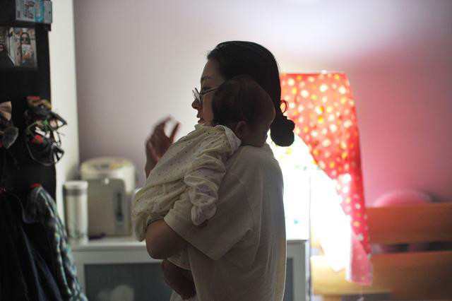 肠绞痛|“抱着呼呼睡放下立马醒”,宝宝“落地醒”是咋回事,教家长应对