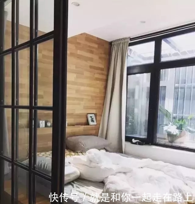 阳台上|记住了，阳台这样装修，不仅能晾晒衣服还能多出一间房