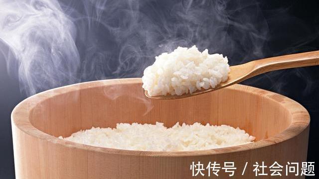 蒸米饭是用冷水还是热水吃了这么多年才知道,难怪米饭不香不软