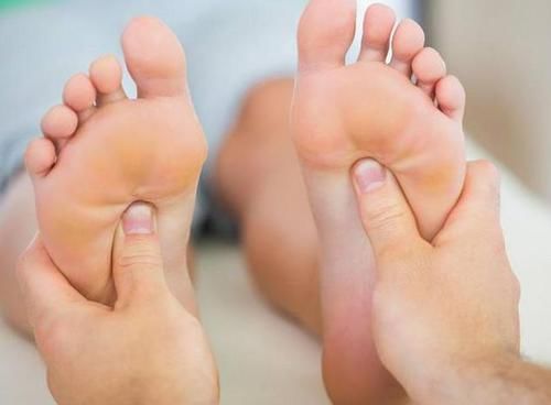  常生活中|脚部穴位多，经常按摩，5种疾病会逐渐好转！