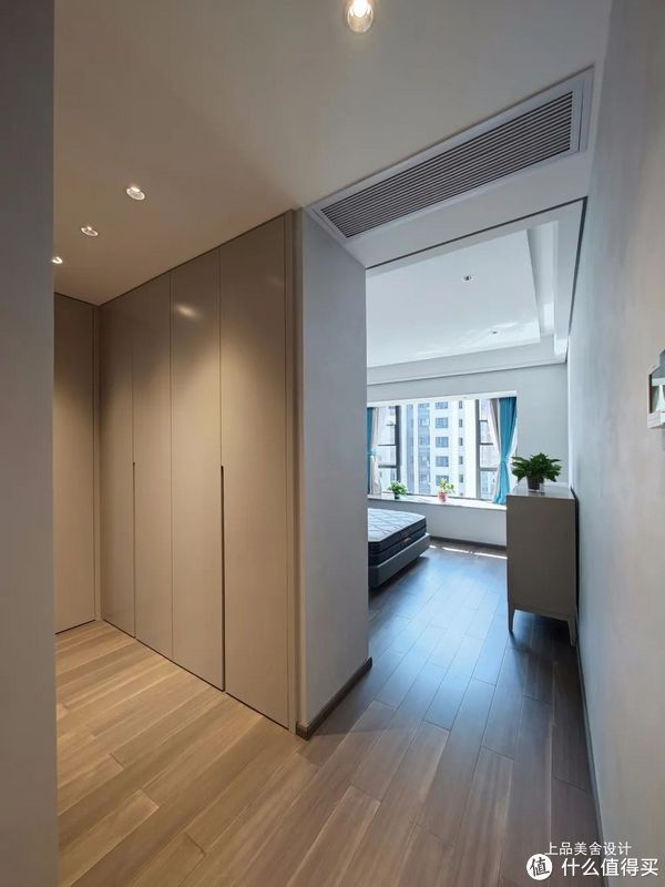 客餐厅|看了长沙夫妻的极简风,才知道什么是“网红”装修,隐形墙很惊艳