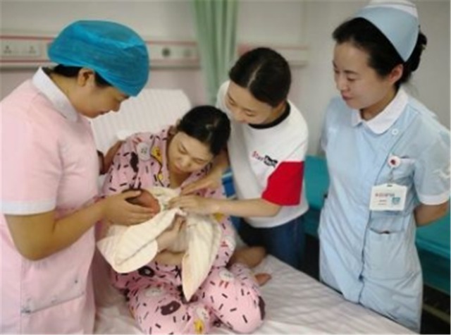 宝妈|爸爸姓“吉”,护士误将出生证名字打错,宝爸看后却乐了:不改了