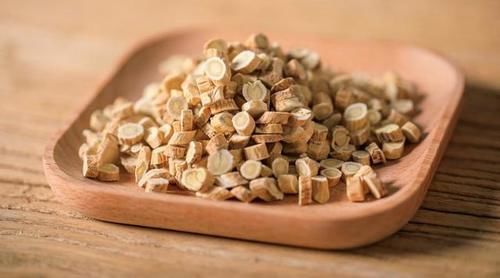 副作用|经常喝黄芪水，人为什么会变瘦呢？注意：黄芪水的副作用不能忽视