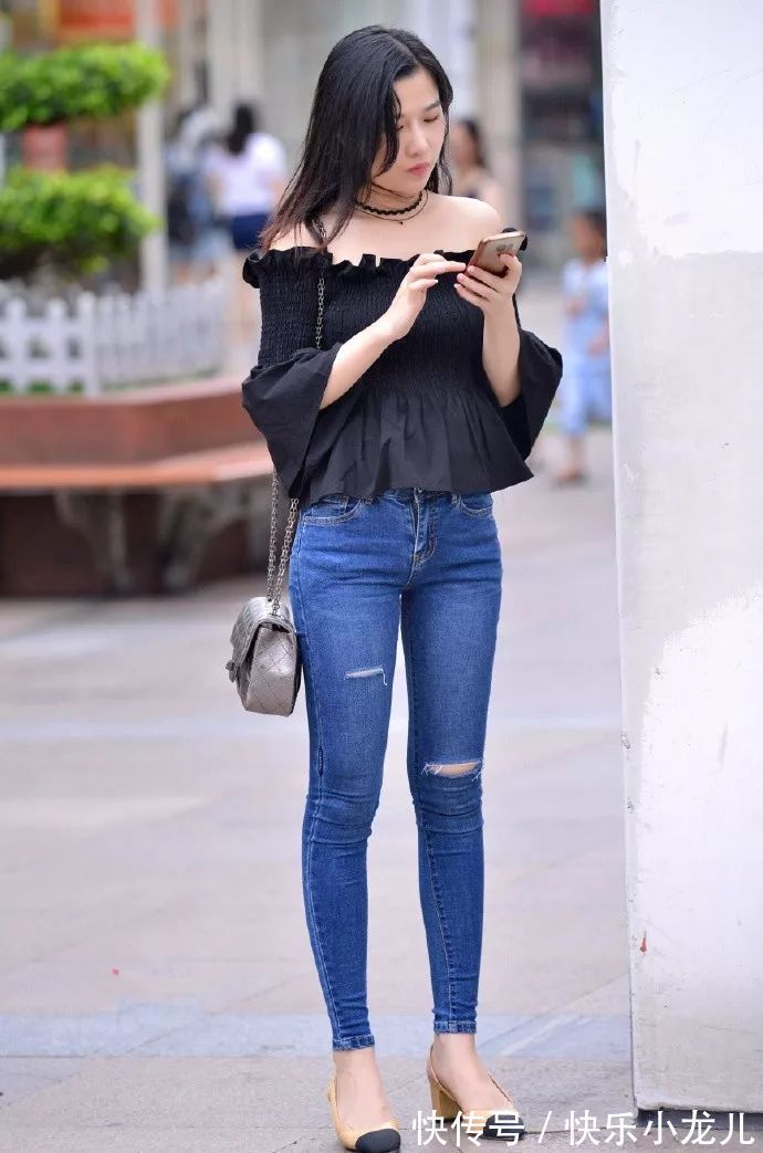 元气满满 浅色系的针织面料连衣裙,非常的小清新,元气满满的感觉