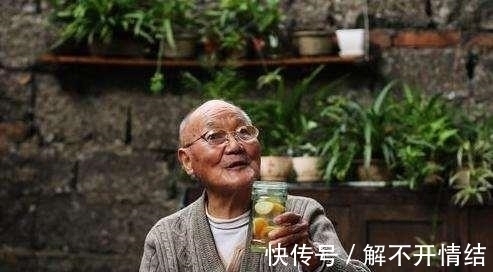 洛克菲勒|有钱真的可以“长寿”?赌王曾花数亿打针,而他一生换过6次心脏