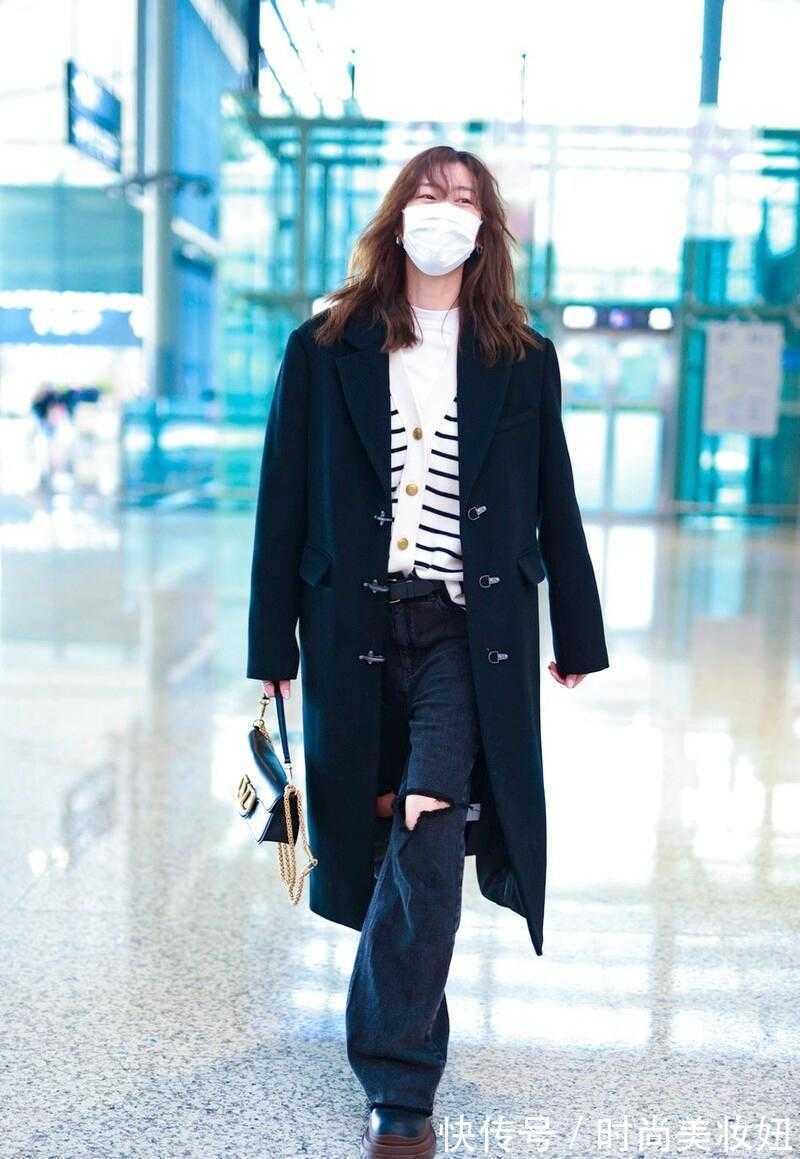 小姐姐 刘雯身材真有优势,穿黑色大衣配直筒裤五五分身,气场也很强大