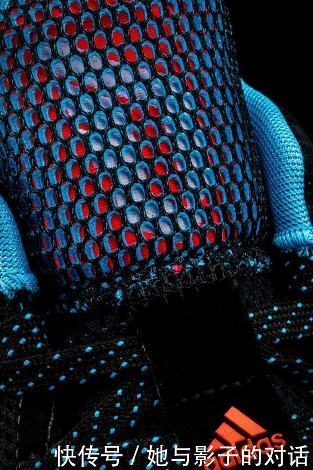 d鸳鸯撞色+裸眼3D!上脚这双鞋,谁都忍不住多看两眼