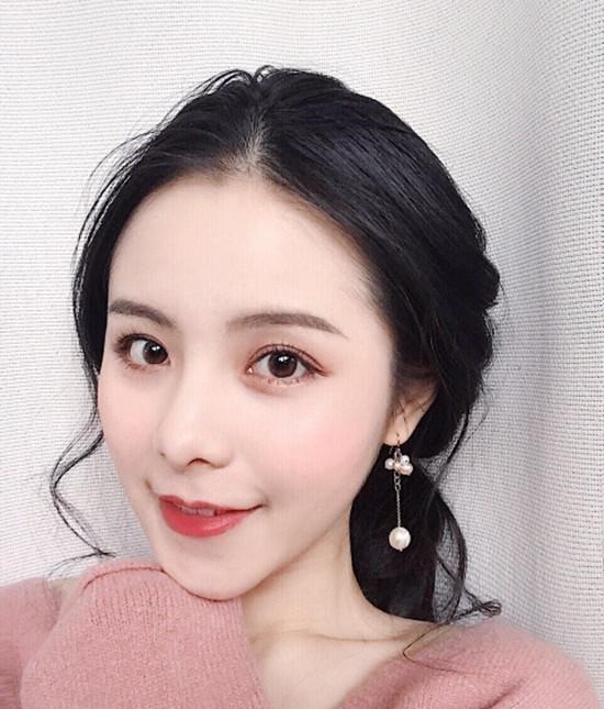 珀莱雅 薇娅力荐的粉底液,妆感轻薄自然又遮瑕,堪称平价粉底中的黑马!