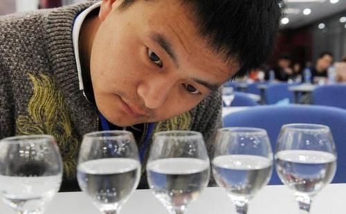 如何区别酱香酒中的坤沙和碎沙、翻沙串酒？欢迎酒友一起探讨？