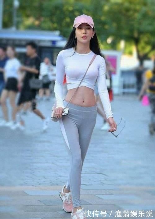 搭配 牛仔裤与瑜伽裤搭配各有千秋,轻松穿出魅力女人的时尚格调