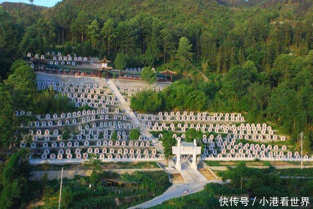 烈士陵园|中国烈士陵园中,跪着4名日军雕像,日本多次讨要均被拒绝