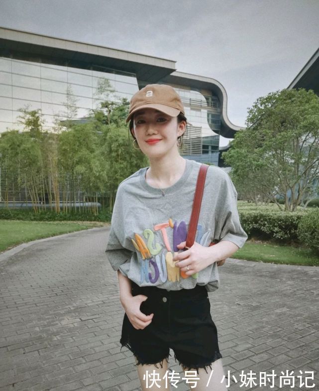 格纹裤|怎么穿T恤才好看?采用简单的穿搭技巧,就能让普通的T恤不再普通